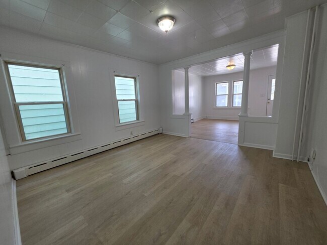 Photo - Beautiful Waterside 3 bedroom Single-Family Home - Catskill, NY