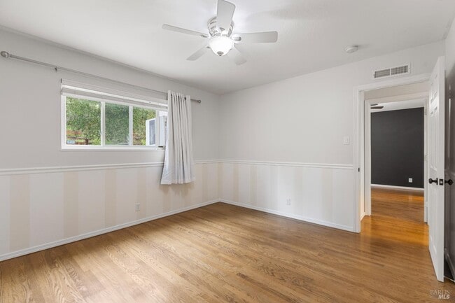 Photo - 700 Tamarack Dr