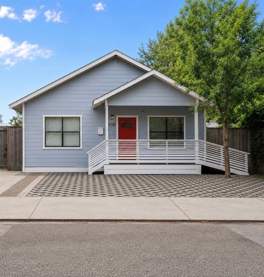 Photo - 4730 Bell St