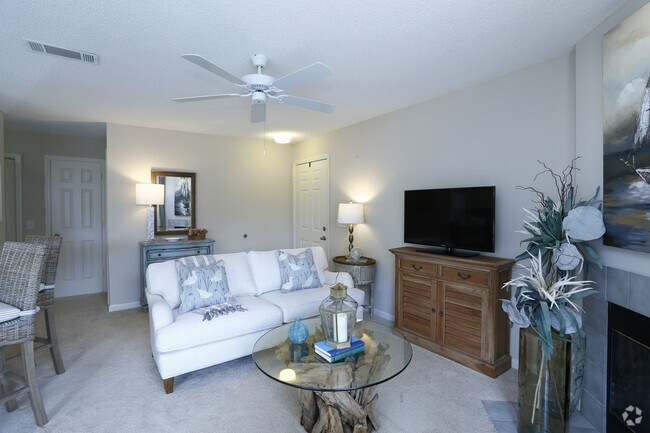 2BR, 2BA - 1040 SF Duval- Living Area