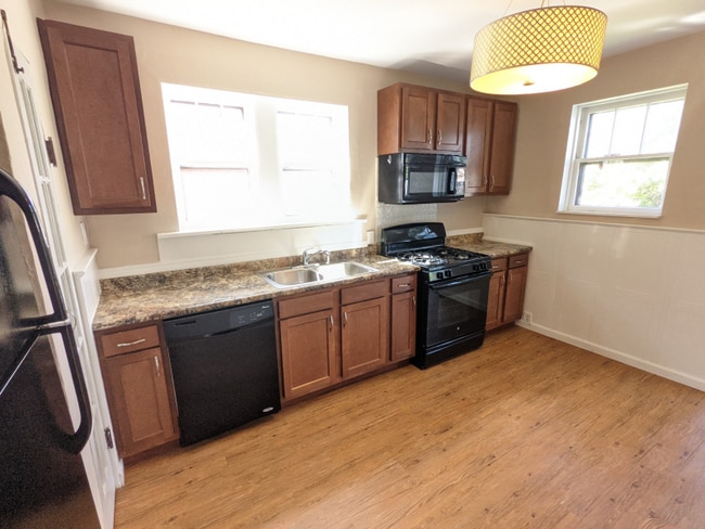 Photo - 5127 Goethe Ave