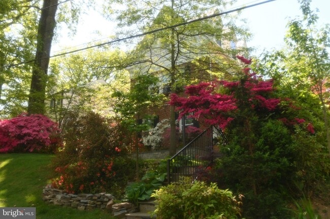 Photo - 4910 Crescent St