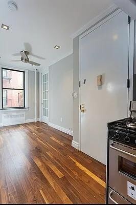 Building Photo - 233 E 29th St Rental