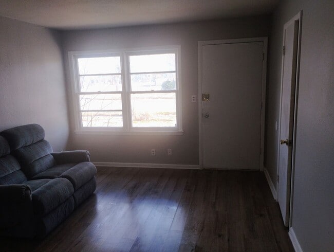 Photo - South City Hydraulic Units Unit 2947 S Hydraulic