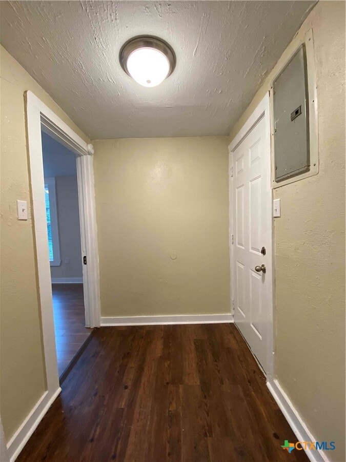 Photo - 904 N Main St