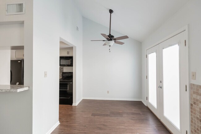 Photo - 105 Maplewood Dr