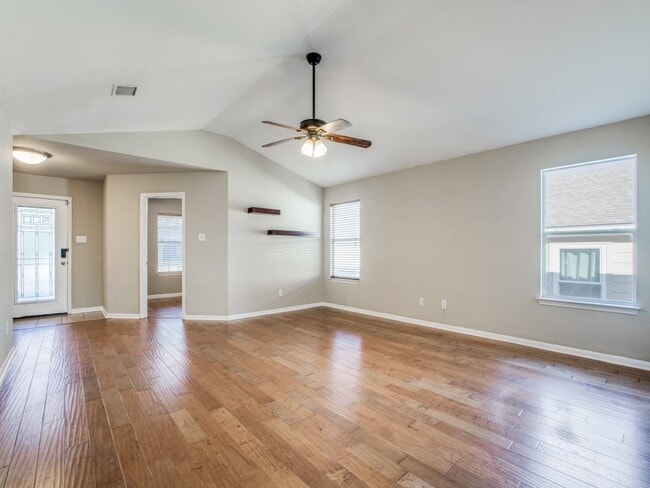 Photo - 1002 Magnolia Field