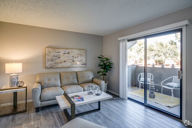 1 BR, 1 BA - 708SF