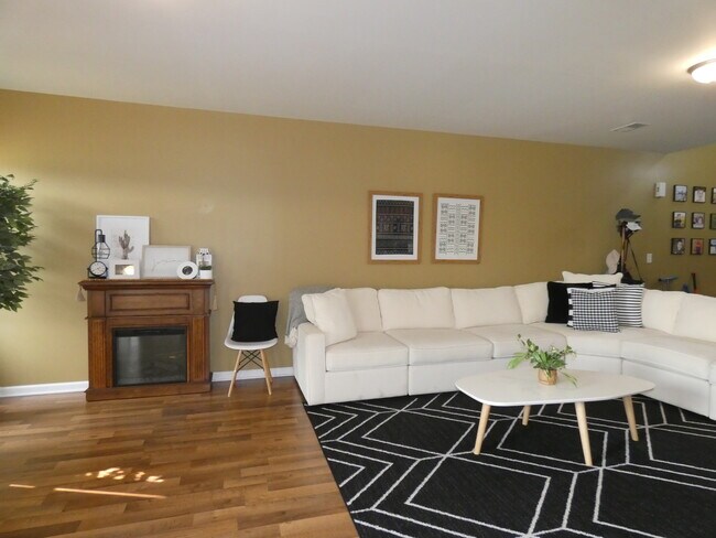 Photo - 653 N Edgemere Dr Unit 1