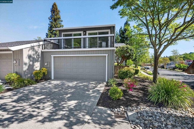 Building Photo - 1736 St Andrews Dr