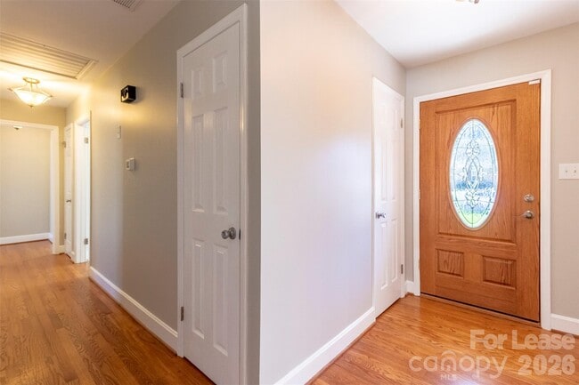 Photo - 6618 Castlegate Dr
