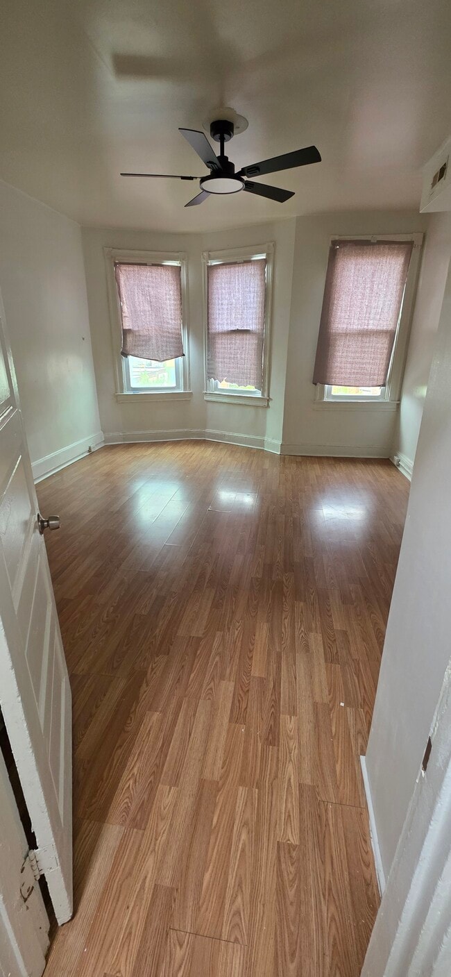 Building Photo - 2920 Parkwood Ave Unit Apt 3
