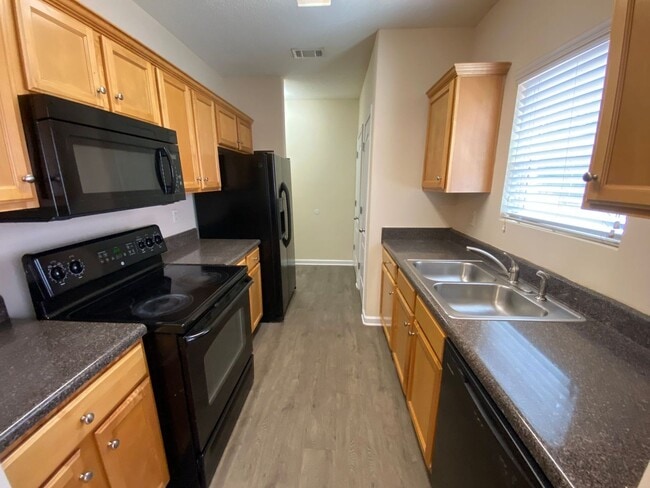 Photo - LEASING FOR AUGUST 2025! FENCED IN YARD!!