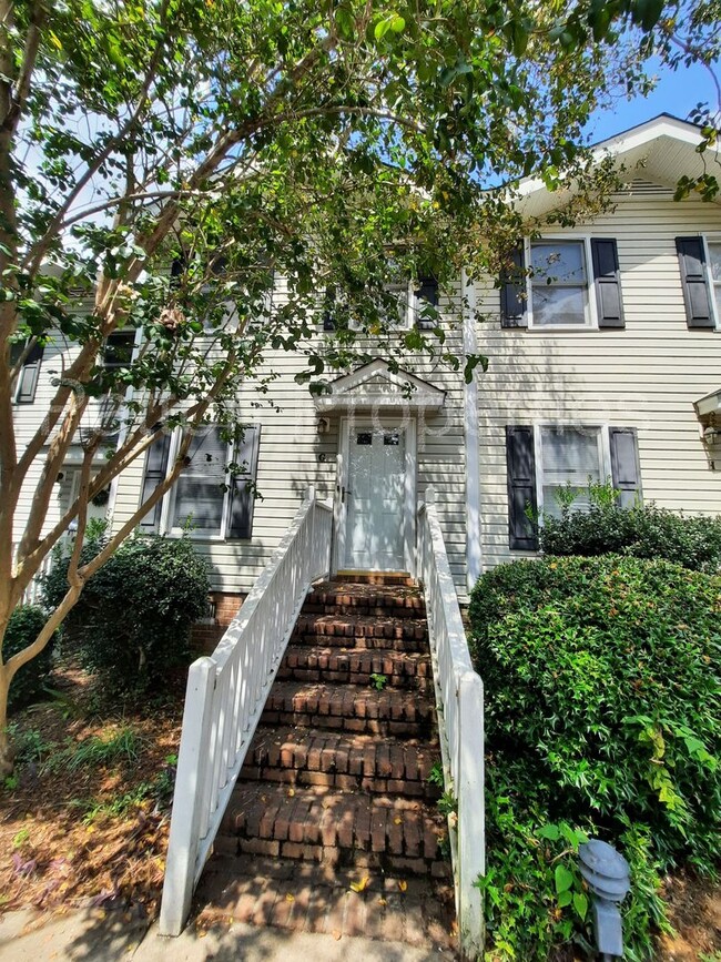 Shandon Oaks Townhome - Shandon Oaks Townhome