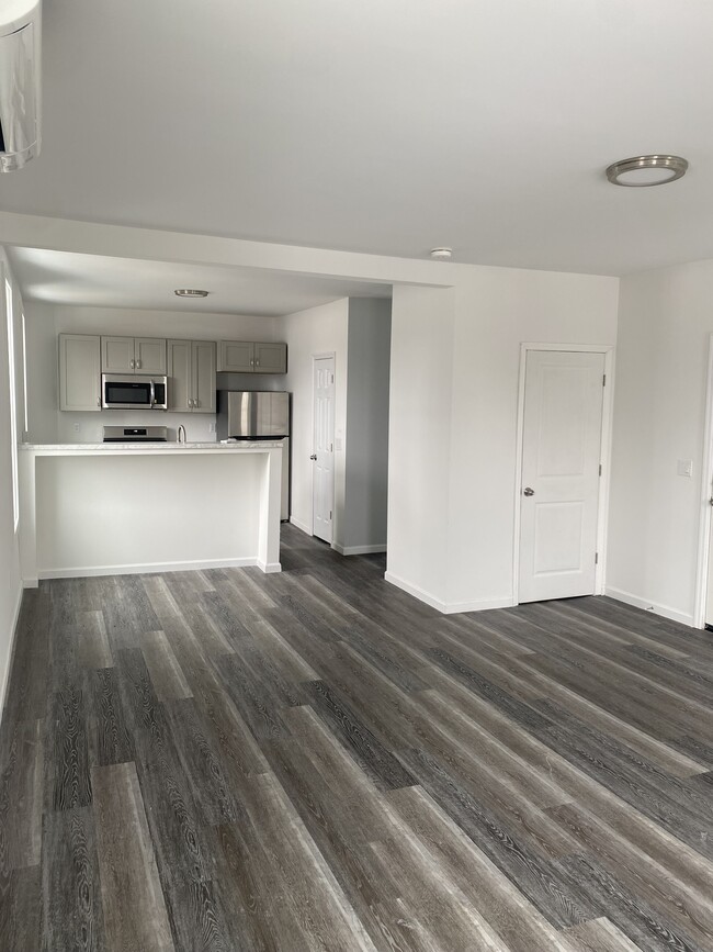 Building Photo - 10 Brandt Pl Unit 2A