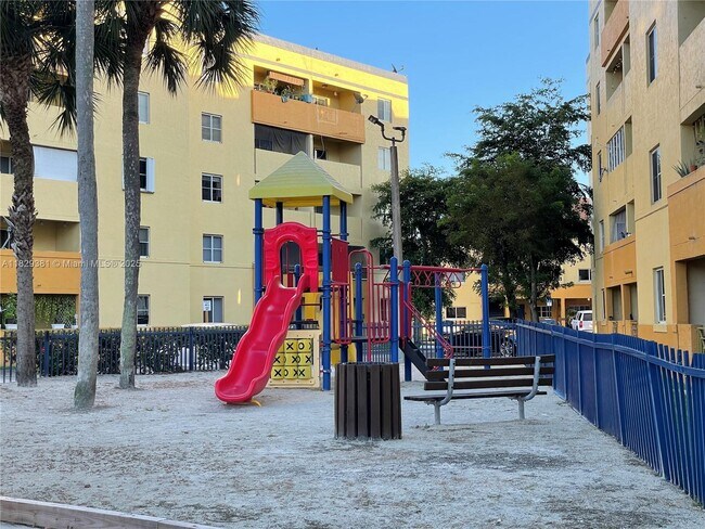 Photo - 14970 SW 82nd Ln Unidad 11-203 Rental