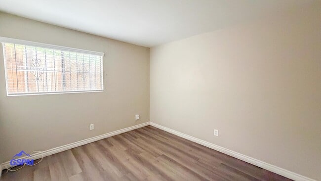 Photo - 50th St Apartments