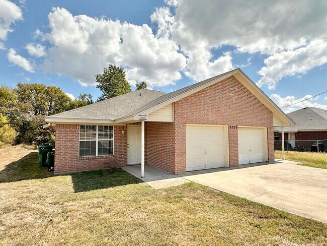 Photo - 2209 Indian Trail