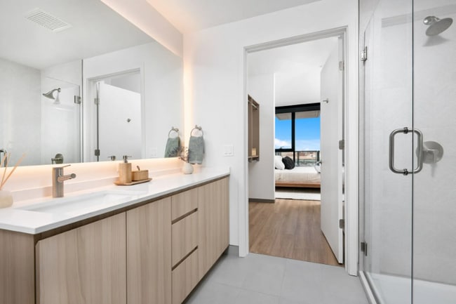 Photo - 565 S Damen Ave