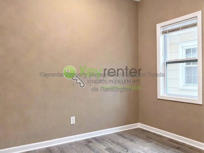 Photo - 4909 Killam Ave