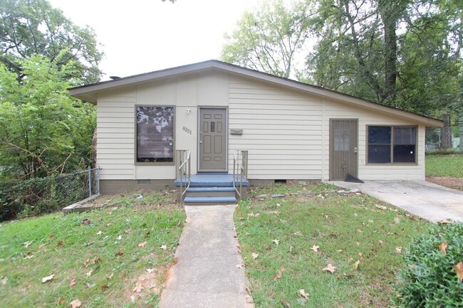 Building Photo - New On The Market!  3 Bedroom 1 Bath + Lar... Rental