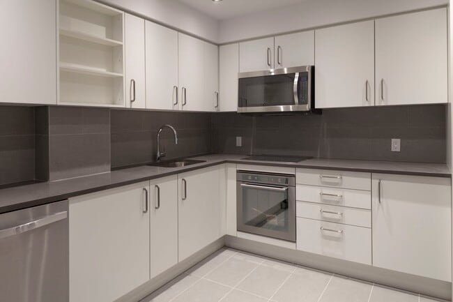 Building Photo - 3495 Rue de la Montagne Unit 107