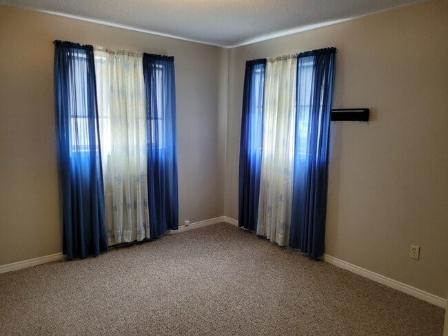 Photo - 176 Fergus St N