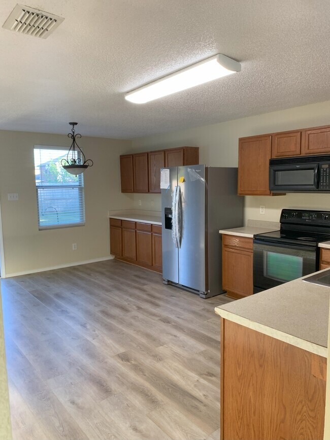 Photo - 714 Kinston Ct