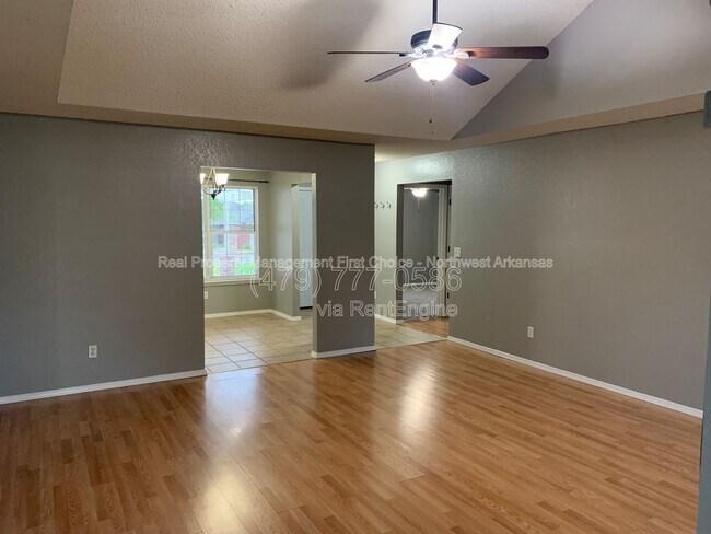 Photo - 509 E Pinion St