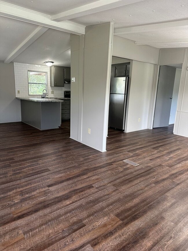 Photo - 103 Davis Rd E