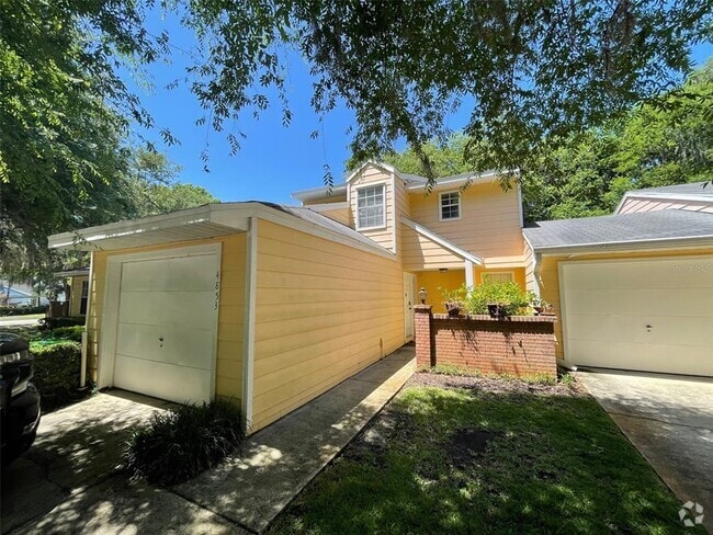 Building Photo - 4853 NW 2nd Pl Unit 302 Rental