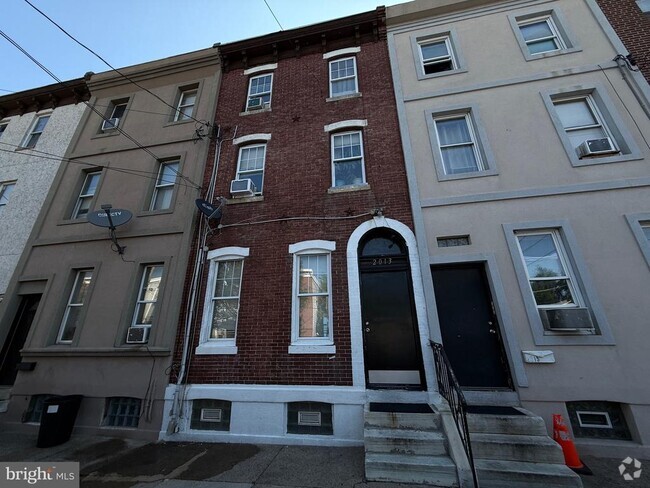 Building Photo - 2013 E Stella St Rental