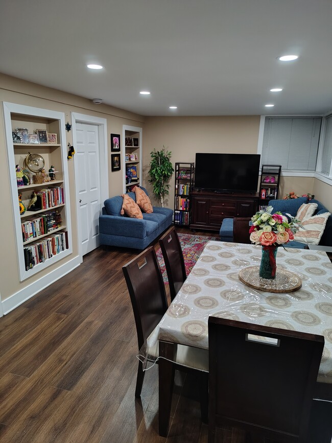 Photo - 6462 N Lehigh Ave Unit GU