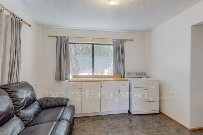 Photo - 1321 Lobo Pl NE