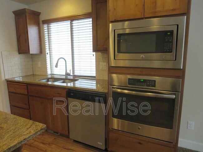 Photo - 3006 NE Red Oak Dr