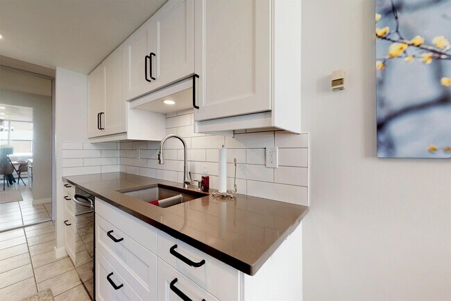 Photo - 9903-1104 104 Street NW