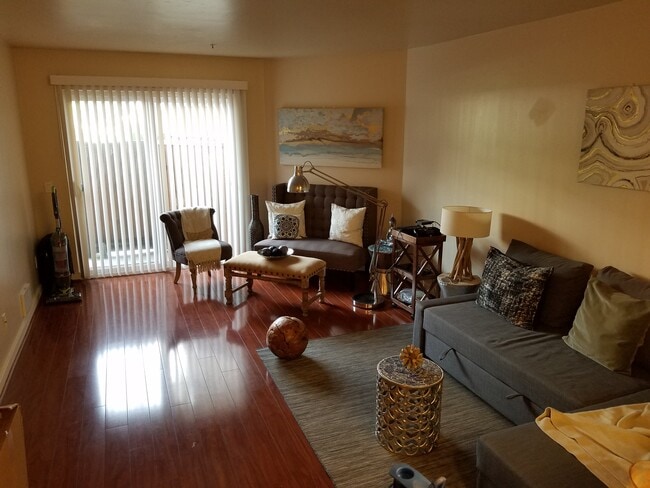 Building Photo - 6400 Christie Ave Unit 3128