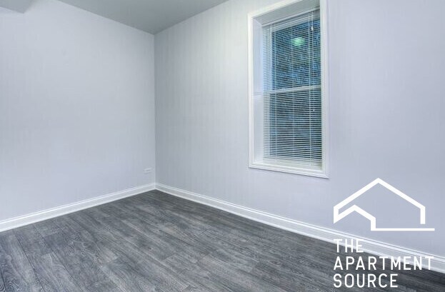 Photo - 1302 N Greenview Ave Unit 2R