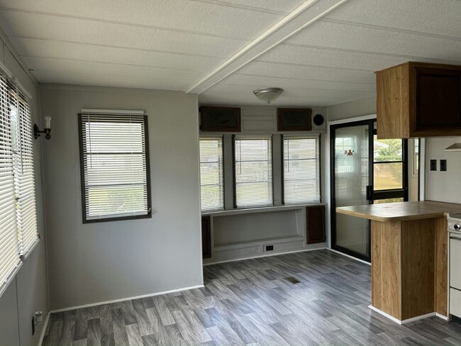 Photo - 16731 US-301