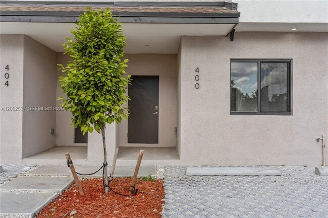 Photo - 417 SW 1st St