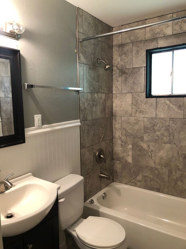 Photo - 3 Bedroom 1 Bath Beautifully Updated Home in Florissant, MO.