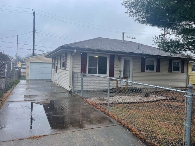 Building Photo - “You Make My Dreams” — Modern 3 Bed with Clean Updates