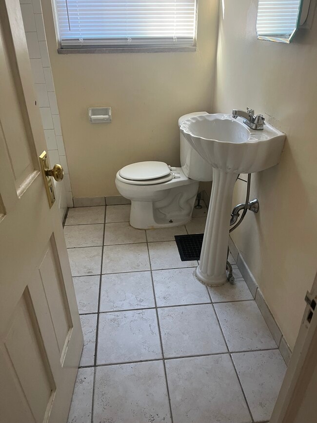 Photo - 1133 S Cassingham Rd Unidad B