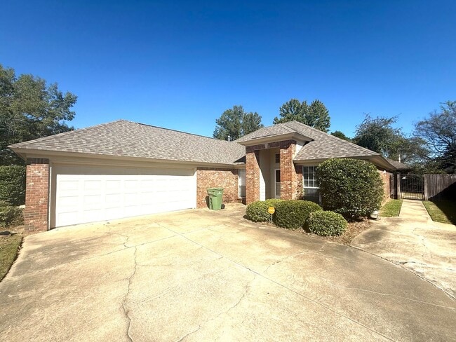 ** 3 Bed 2 Bath Located across from AUM **... - ** 3 Bed 2 Bath Located across from AUM **...