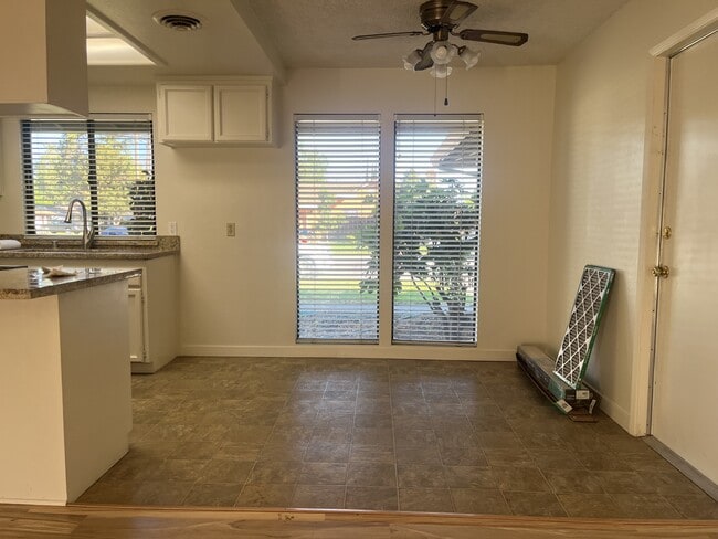 Photo - 800 Andrew Dr