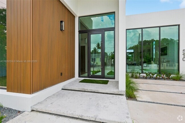 Building Photo - 424 NW 43rd St Rental
