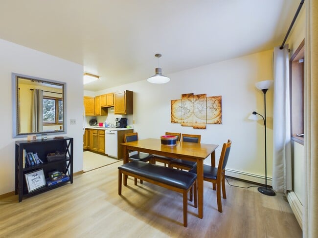 Photo - 933 Cowles St Unidad 2