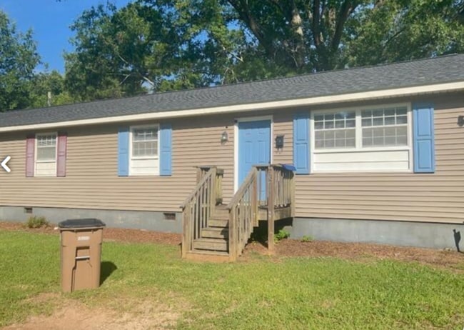 Building Photo - Adorable 2 Bed 1 Bath Duplex, Available Now! Rental