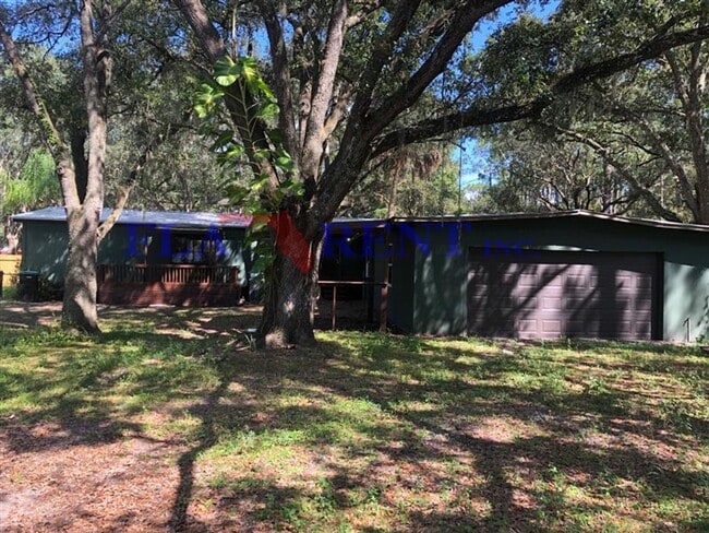 Photo - **Large 3/2 Lake front home on spacious, s...