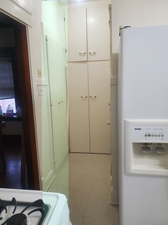 Kitchen Pantry - 1226 Blaine Ave Unit 1226